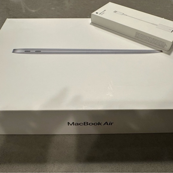 MacBook Air 13 inch Like New - Picture 12 of 14